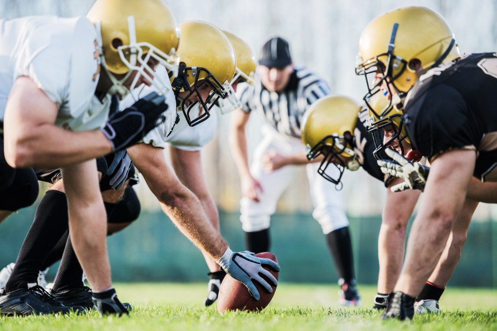 American football players positioning for a play