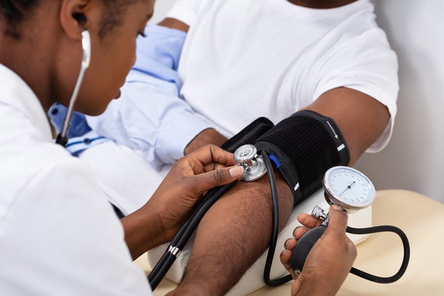 patient getting blood pressure taken shows lowering salt intake can reduce blood pressure