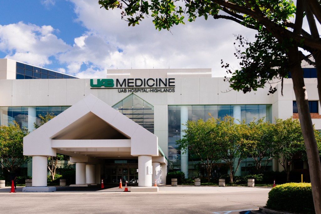 Exterior of front entrance to UAB Hospital-Highlands